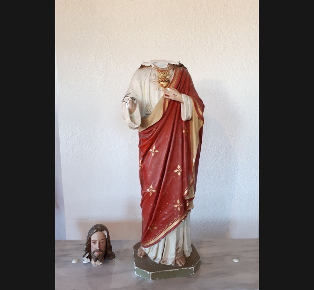 Christus Statue vor Restaurierung beschädigt